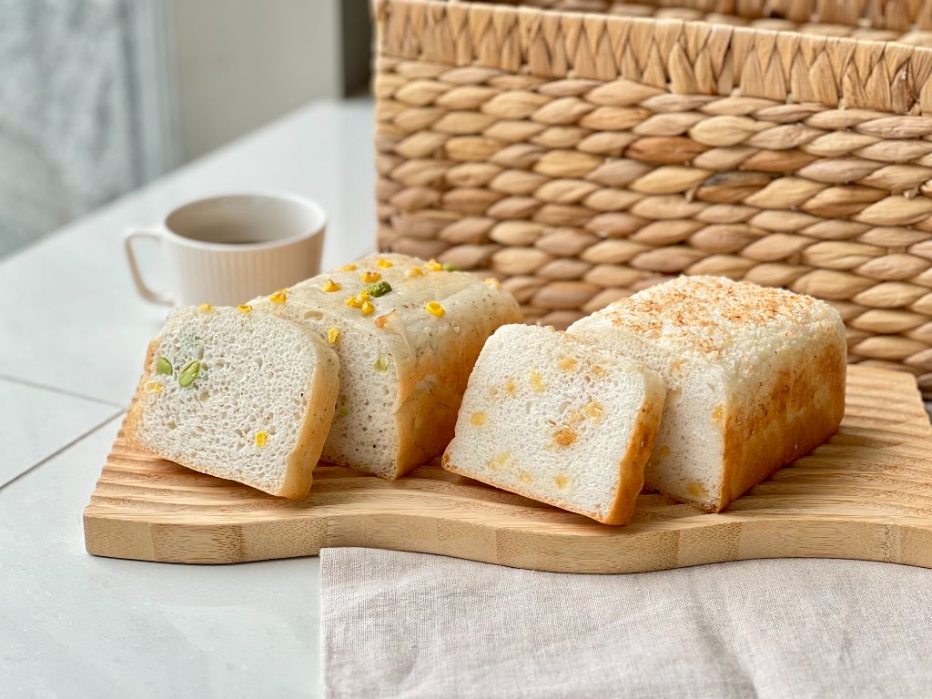 7月の薬膳パン とうもろこし×枝豆、ココナッツ×パイナップル
